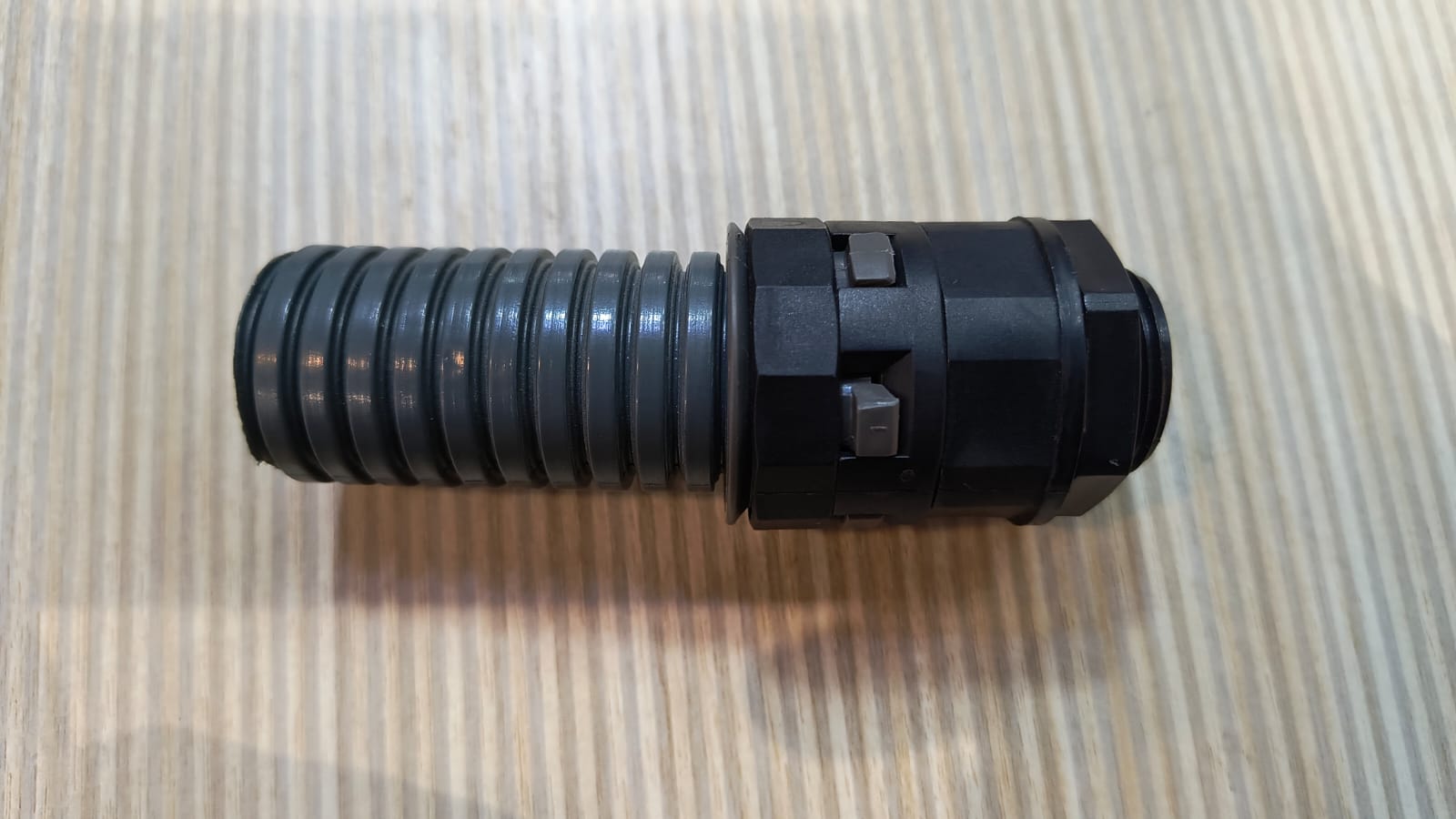Conector Recto DN23 M25*1.5 Negro (1")