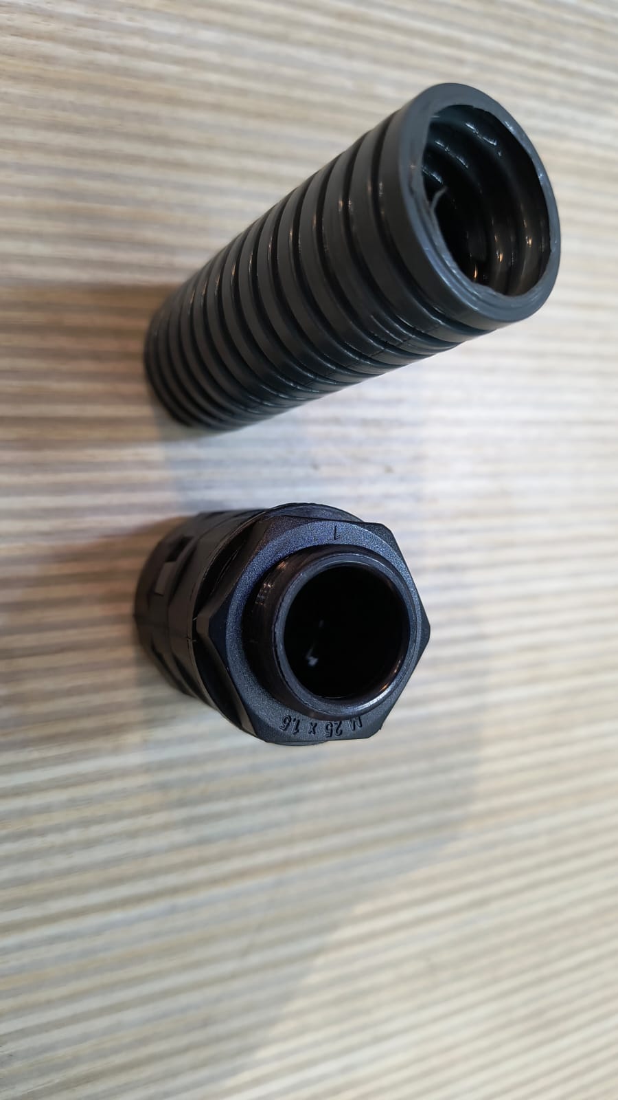 Conector Recto DN23 M25*1.5 Negro (1") - Imagen 4
